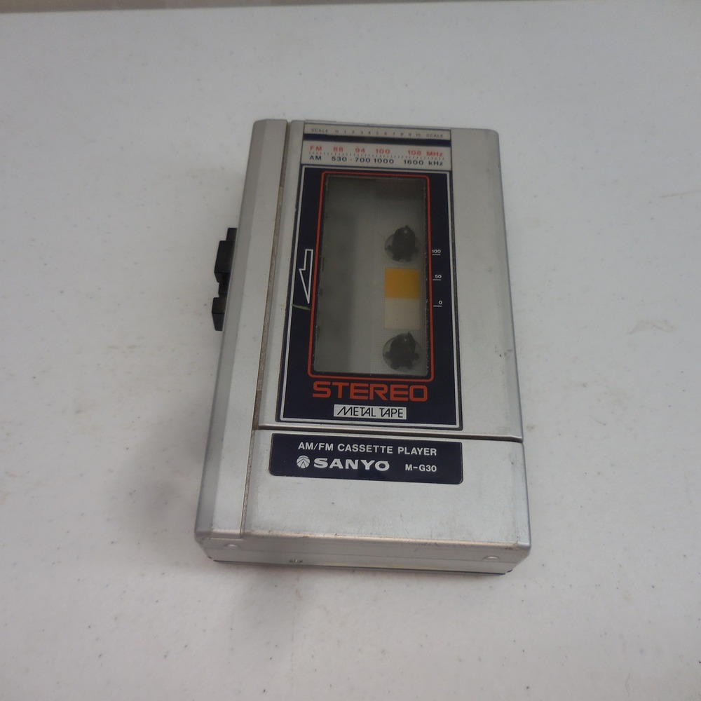 Sanyo M-G30 Portable AM/FM Stereo Cassette Player Retro Walkman Tested Works